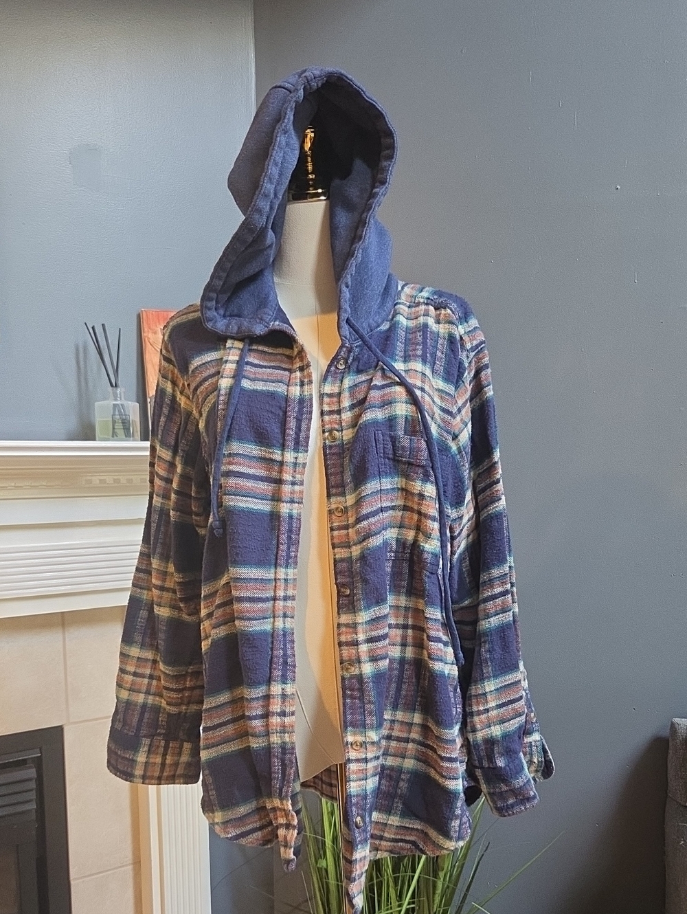 American Eagle Outfitters Hoodied Plaid Button Down- Large - Picture 1 of 4